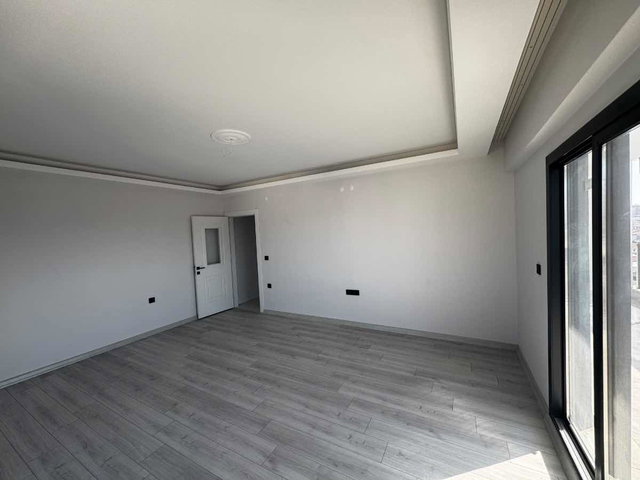 MENEMEN UĞUR MUMCU’DA SIFIR EBEVEYN BANYO 3+1  OTOPARKLI KİRALIK DAİRE