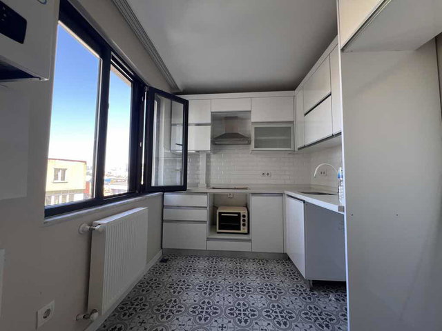 ÜSKÜDAR MERKEZ’DE 2+1 ARAKAT KİRALIK DAİRE
