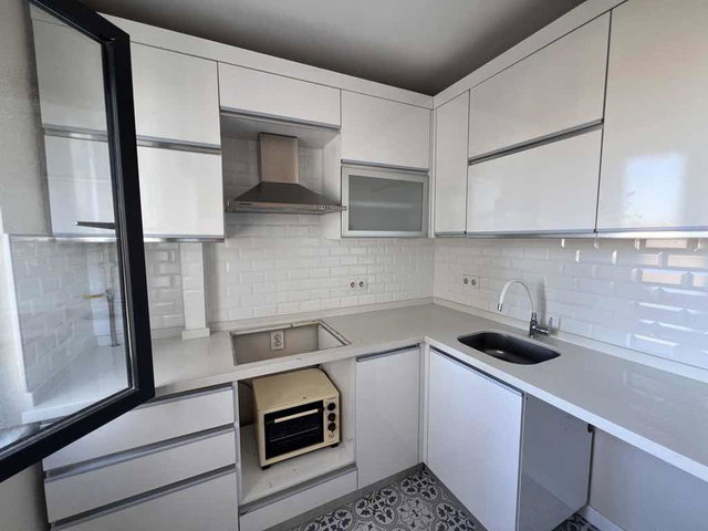 ÜSKÜDAR MERKEZ’DE 2+1 ARAKAT KİRALIK DAİRE