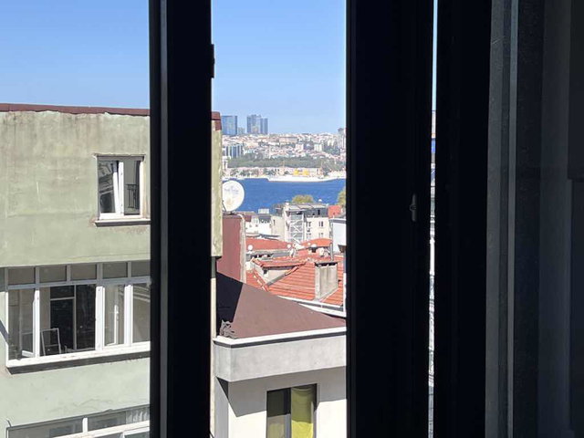 ÜSKÜDAR MERKEZ’DE 2+1 ARAKAT KİRALIK DAİRE