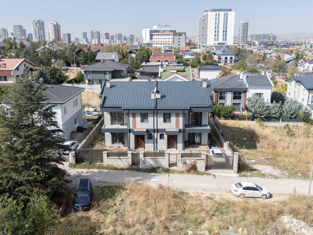 GÖLBAŞI KIZILCAŞAR’DA 2025 YAPIMI 5+1, 295 M², YERDEN ISITMALI SATILIK VİLLA