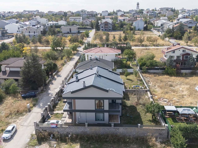 GÖLBAŞI KIZILCAŞAR’DA 2025 YAPIMI 5+1, 295 M², YERDEN ISITMALI SATILIK VİLLA