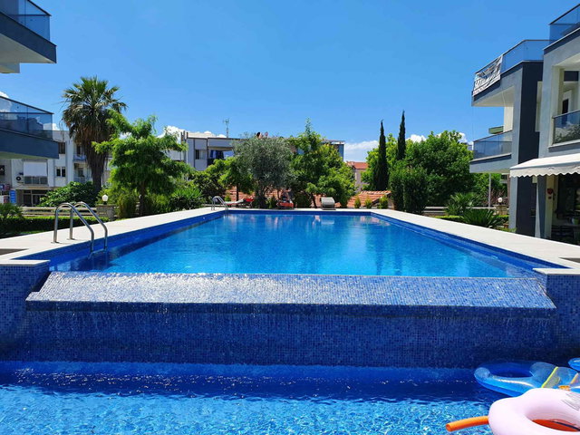 URLA SANAT SOKAĞI'NA YAKIN, HAVUZLU SITEDE SATILIK VILLA