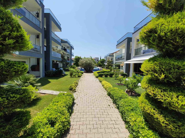 URLA SANAT SOKAĞI'NA YAKIN, HAVUZLU SITEDE SATILIK VILLA