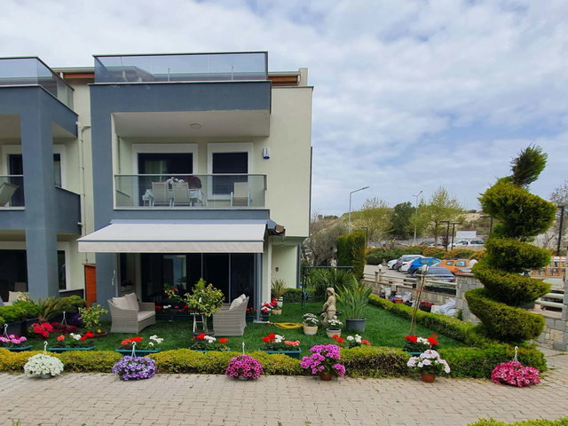 URLA SANAT SOKAĞI'NA YAKIN, HAVUZLU SITEDE SATILIK VILLA