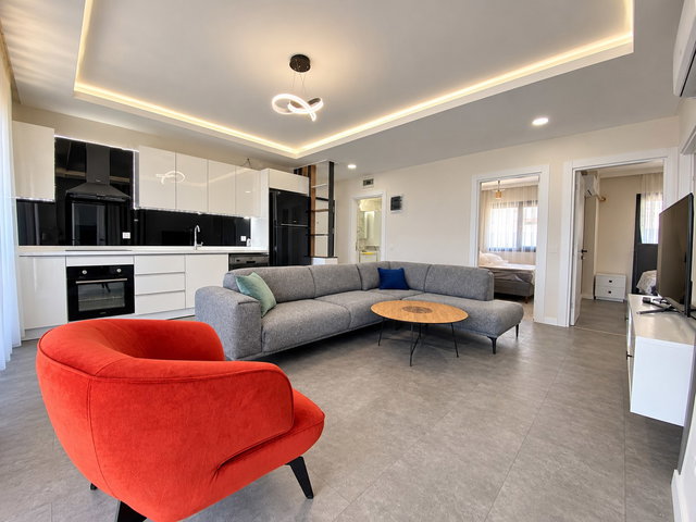 MUHTEŞEM SITE İÇERISINDE DENIZ MANZARALI FULL EŞYALI 3+1 DAIRE