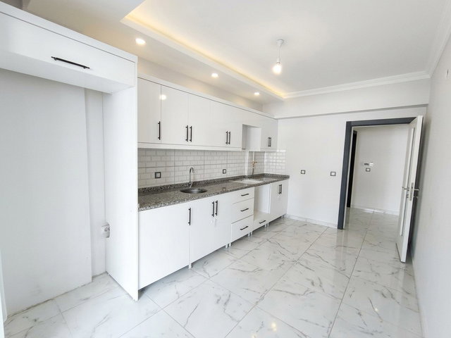 REMAX DOĞU'DAN SÜRSÜRÜ'DE MERKEZİ KONUMDA SATILIK 3+1 DAİRE