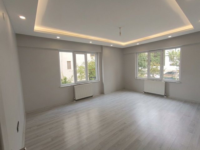 REMAX DOĞU'DAN SÜRSÜRÜ'DE MERKEZİ KONUMDA SATILIK 3+1 DAİRE