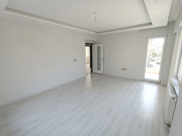 REMAX DOĞU'DAN SÜRSÜRÜ'DE MERKEZİ KONUMDA SATILIK 3+1 DAİRE