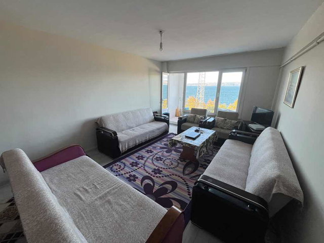KARAMÜRSEL’DE 2+1 EŞYALI, BALKONLU, DOĞALGAZ KOMBİLİ SATILIK DAİRE (KİRACILI)