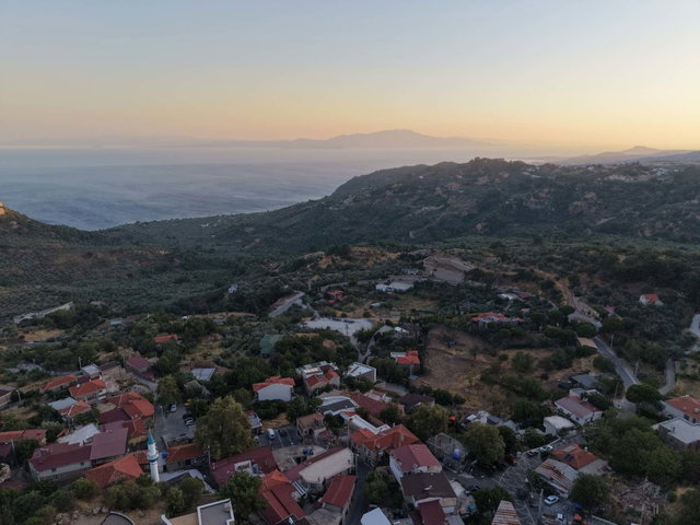 ÇANAKKALE ASSOS KAYALAR 137 M2 ARSA IÇINDE KÖY EVI