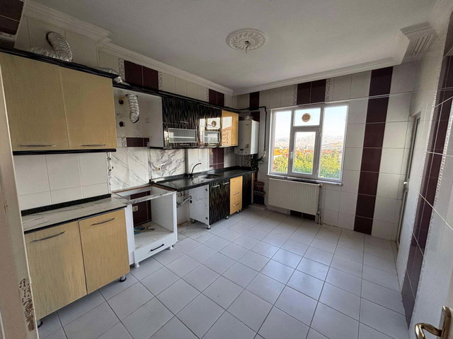 REMAX DEĞİŞİM HASTANE CAD.KÖŞE BAŞI SATILIK DAİRE