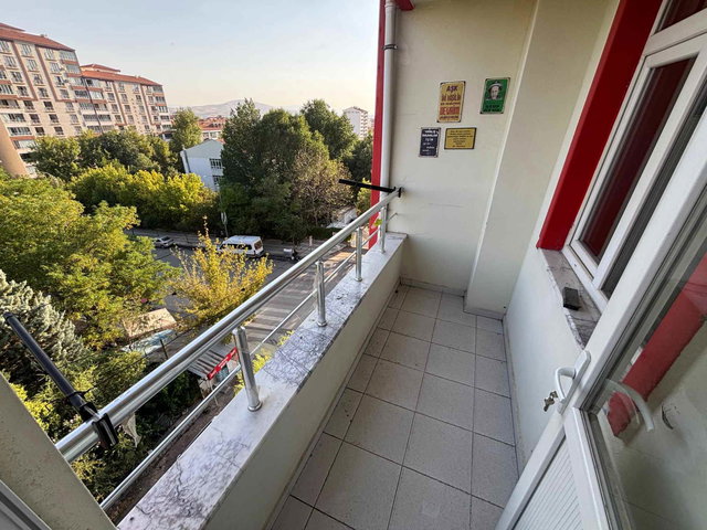 REMAX DEĞİŞİM HASTANE CAD.KÖŞE BAŞI SATILIK DAİRE