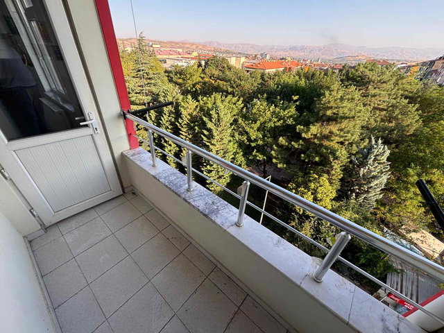 REMAX DEĞİŞİM HASTANE CAD.KÖŞE BAŞI SATILIK DAİRE