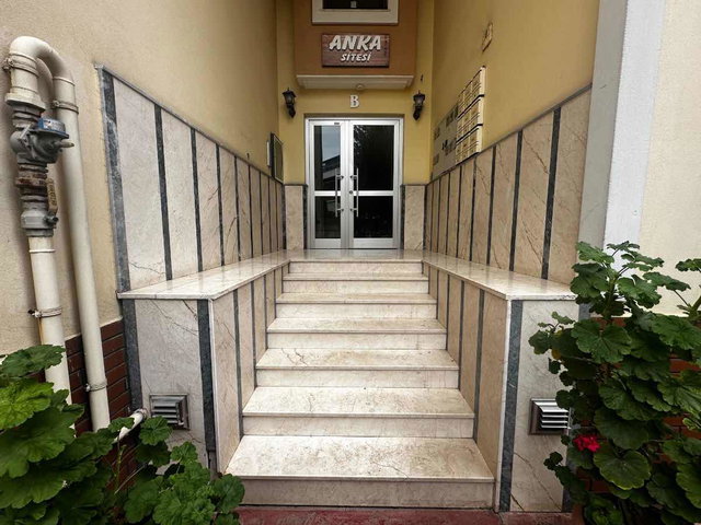 İZMİT PLAJYOLU TRAMVAY VE METRO AKSINA YAKIN ANKA SİTESİ’NDE 3+1 SATILIK DAİRE