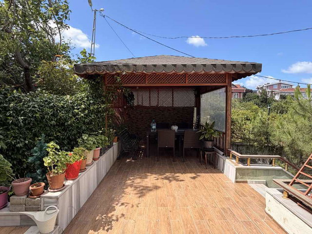 ARNAVUTKÖY KARABURUN'DA DENİZ MANZARALI SATILIK 9+2 MÜSTAKİL EV