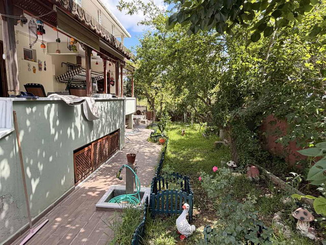 ARNAVUTKÖY KARABURUN'DA DENİZ MANZARALI SATILIK 9+2 MÜSTAKİL EV