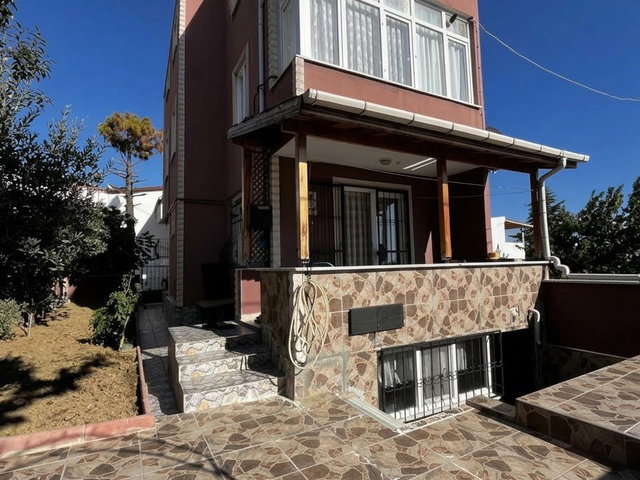 REMAX LAND’TAN MARMARA EREĞLİSİ DENİZ MANZARALI 5+2 BAHÇELİ SATILIK VİLLA