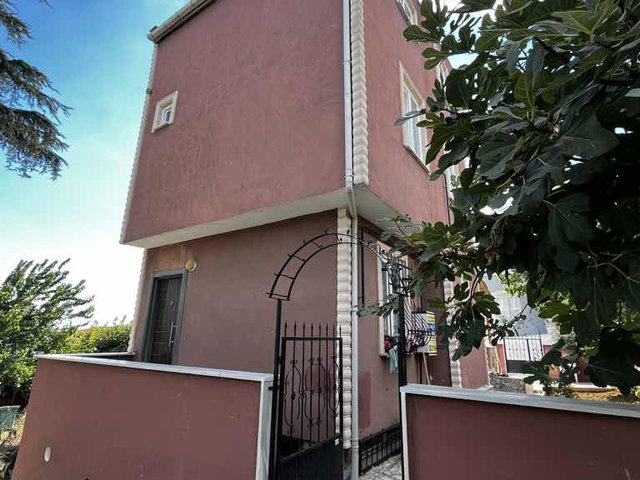 REMAX LAND’TAN MARMARA EREĞLİSİ DENİZ MANZARALI 5+2 BAHÇELİ SATILIK VİLLA