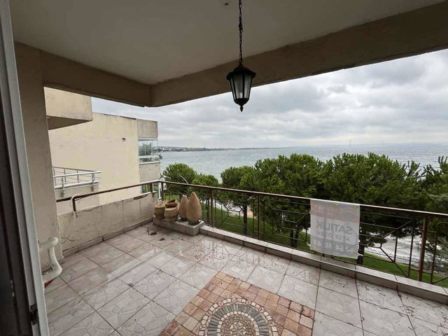 KARAMÜRSEL’DE SİTE İÇİNDE, EŞYALI 2+1 | 90 M² NET | EN ÜST KAT (4/4)