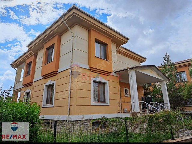 METROPOL ŞAHİNTEPE SİTESİ‘NDE DUBLEKS SATILIK VİLLA