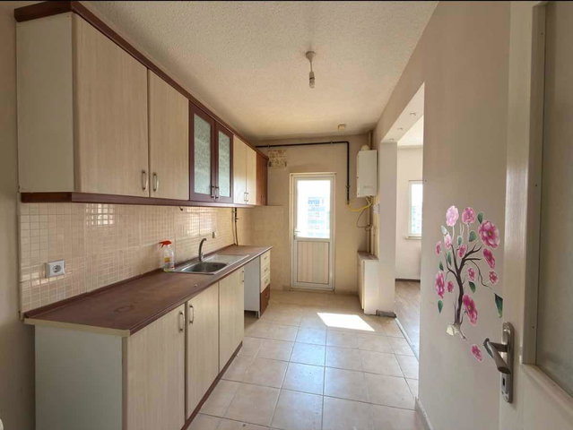 REMAX DOĞU ÇAYDAÇIRADA ARA KAT KİRALIK 2+1 DAİRE