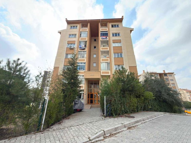 REMAX DOĞU ÇAYDAÇIRADA ARA KAT KİRALIK 2+1 DAİRE