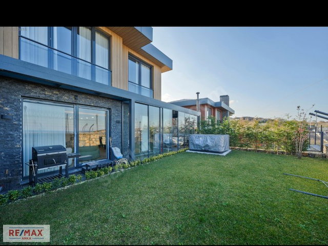 REMAX ANKA'DAN DENİZ MANZARALI MÜSTAKİL SİTE'DE SATILIK VİLLALAR