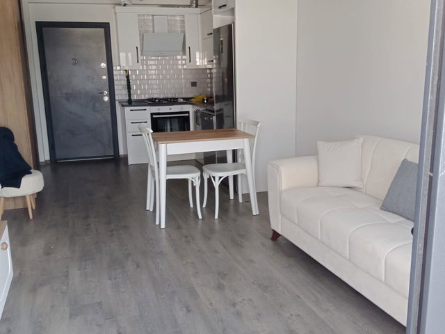 ALİAĞA EŞYALI KİRALIK SİTE İÇİ HAVUZLU DENİZ MANZARALI 1+1 DAİRE
