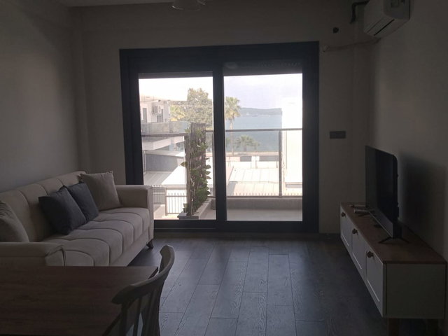 ALİAĞA EŞYALI KİRALIK SİTE İÇİ HAVUZLU DENİZ MANZARALI 1+1 DAİRE
