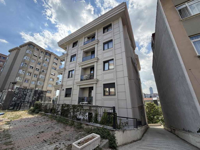 GAYRETTEPE GENÇ BİNA ARA KAT 65 M2 NET 1+1