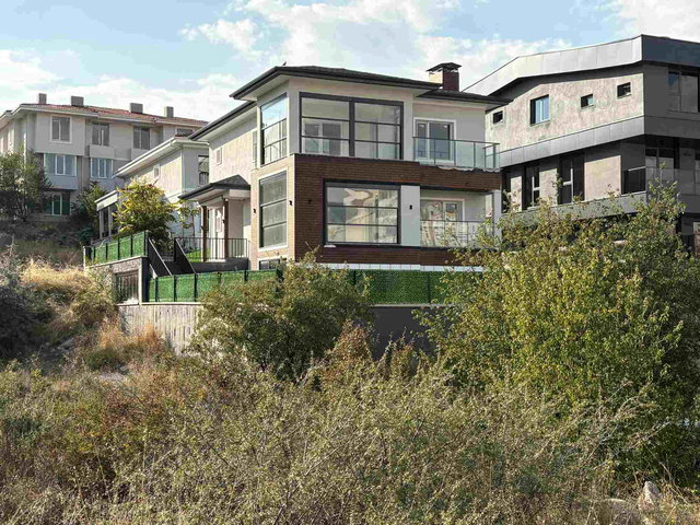 BEYTEPE MAHALLESİNDE YENİ YAPILI 6+1 HAVUZLU SATILIK VİLLA