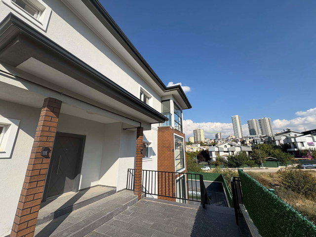 BEYTEPE MAHALLESİNDE YENİ YAPILI 6+1 HAVUZLU SATILIK VİLLA