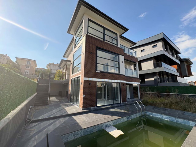 BEYTEPE MAHALLESİNDE YENİ YAPILI 6+1 HAVUZLU SATILIK VİLLA