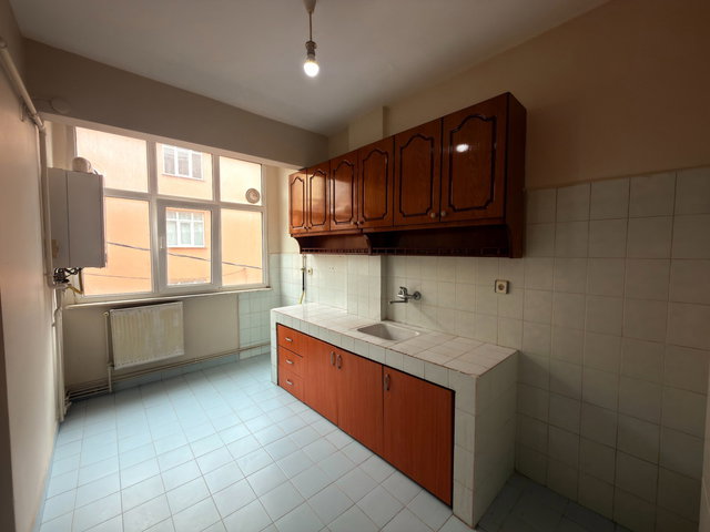 KARTAL ESENTEPE’DE 2+1 | 80 M² BRÜT | BALKONLU | KOMBİLİ | BOŞ KİRALIK DAİRE