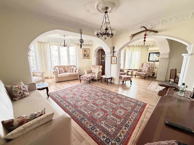 REMAX BEYAZ OSMANGAZI YAHŞIBEY'DE MÜSTAKIL TRİPLEKS EV