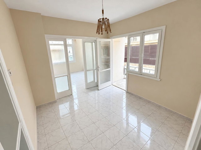 17 ALAYBEY’DE SAHİLE KOMŞU, MERKEZİ KONUMDA 2+1 ARA KAT DAİRE