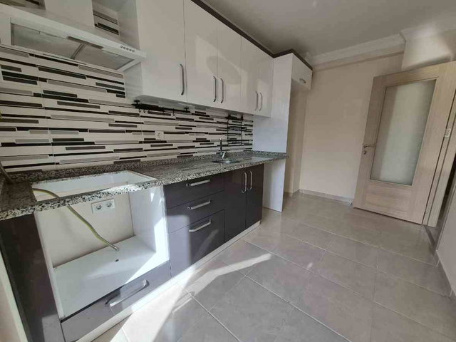 PENDIK ORHANGAZI MAH.MERKEZI KONUMDA BOŞ GENIŞ 2+1 SATILIK DAIRE
