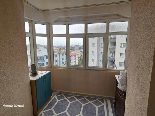 REMAX İLKE'DEN YILDIZKENT'TE 3+1 ARA KAT KİRALIK DAİRE