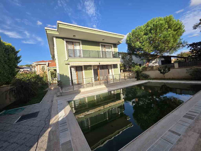 REMAX ANKA'DAN MERKEZİ KONUMDA 6+1 MÜSTAKİL VİLLA