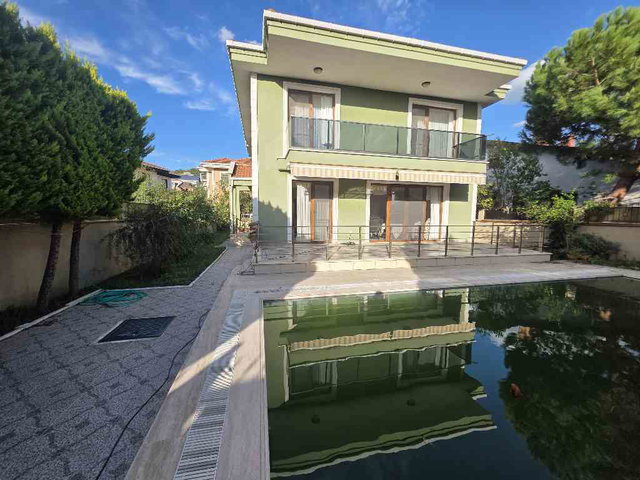 REMAX ANKA'DAN MERKEZİ KONUMDA 6+1 MÜSTAKİL VİLLA