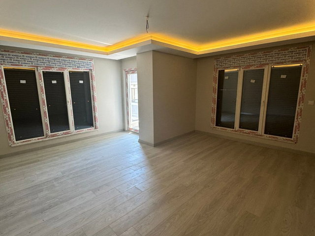 ÜSKÜDAR’DA SIFIR 4+1 | EN ÜST KAT TERASLI| YERDEN ISITMALI | 2 BANYO | DOĞU-GÜNEY CEPHE