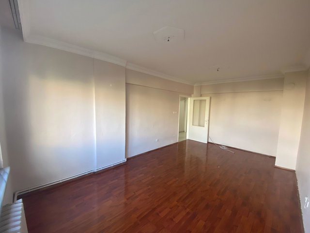 KARADOLAP MH'DE KİRALIK SİTEİÇİ 2+1 ARA KAT TEMİZ DAİRE