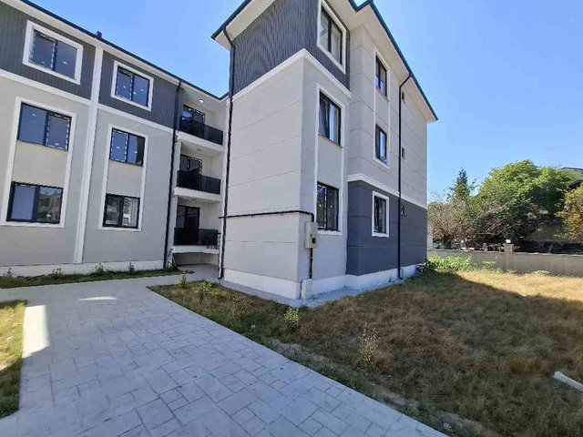 ARİFİYE NEVİYEDE SIFIR BİNADA 95 M² 2+1 YERDEN ISITMALI KİRALIK