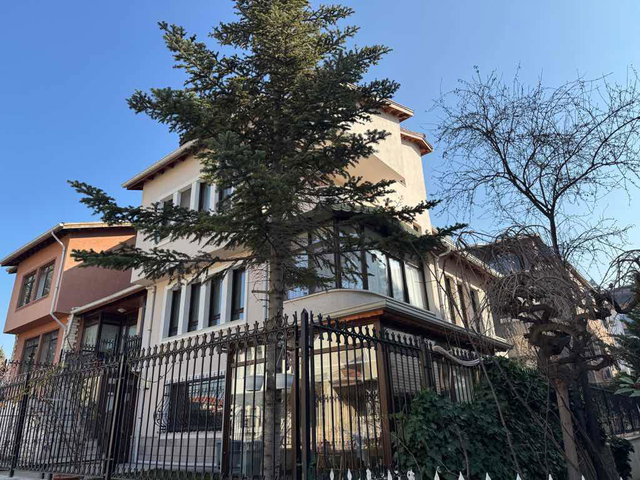 MUTLULENT PLANLAMACILAR SİTESİNDE  SATILIK 4 KATLI 5+2 FORLEX