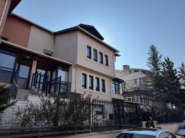 MUTLULENT PLANLAMACILAR SİTESİNDE  SATILIK 4 KATLI 5+2 FORLEX