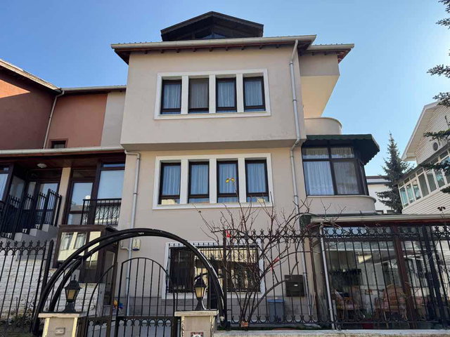 MUTLULENT PLANLAMACILAR SİTESİNDE  SATILIK 4 KATLI 5+2 FORLEX