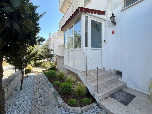 RE/MAX İNCİ'DEN MALTEPE'DE MERKEZİ KONUM SATILIK 5+1  TERASLI VİLLA