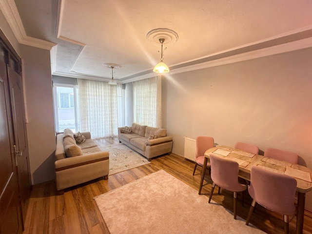 RE/MAX İNCİ'DEN MALTEPE'DE MERKEZİ KONUM SATILIK 5+1  TERASLI VİLLA