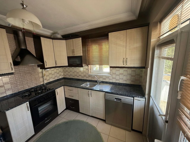 RE/MAX İNCİ'DEN MALTEPE'DE MERKEZİ KONUM SATILIK 5+1  TERASLI VİLLA